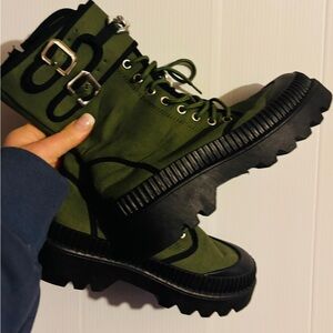 Yoki Green Combat Boots Chunky Lug Sole Lace Up Buckle Women’s Size 7